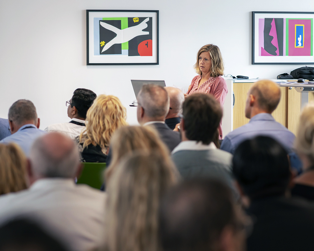 Come work with us at Granuldisk
Woman speaking in front crowd